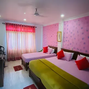 Hotel Oak Wood